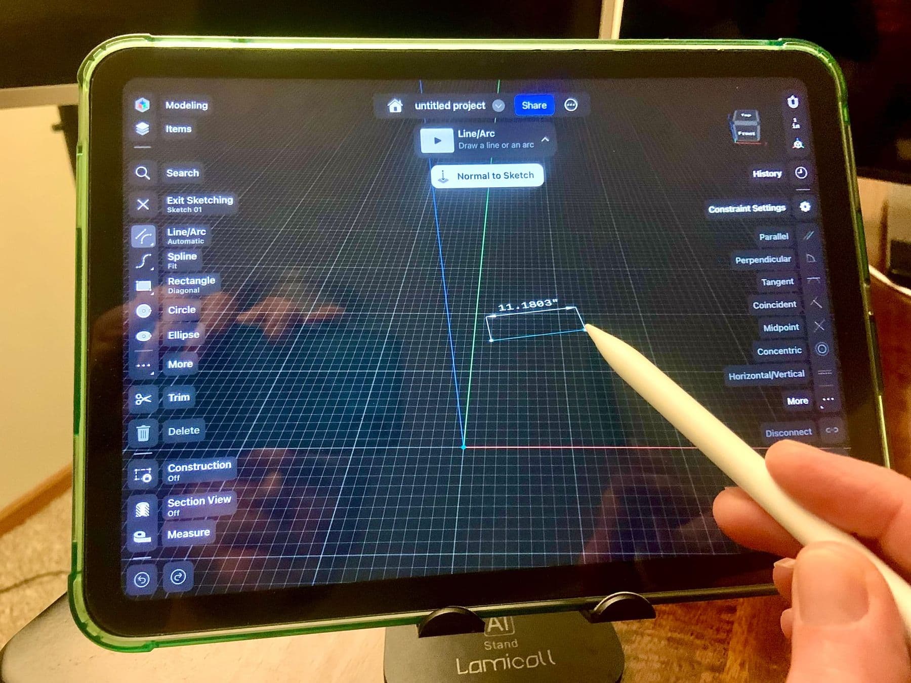 CAD app on a tablet: sketching with a stylus and setting a dimension