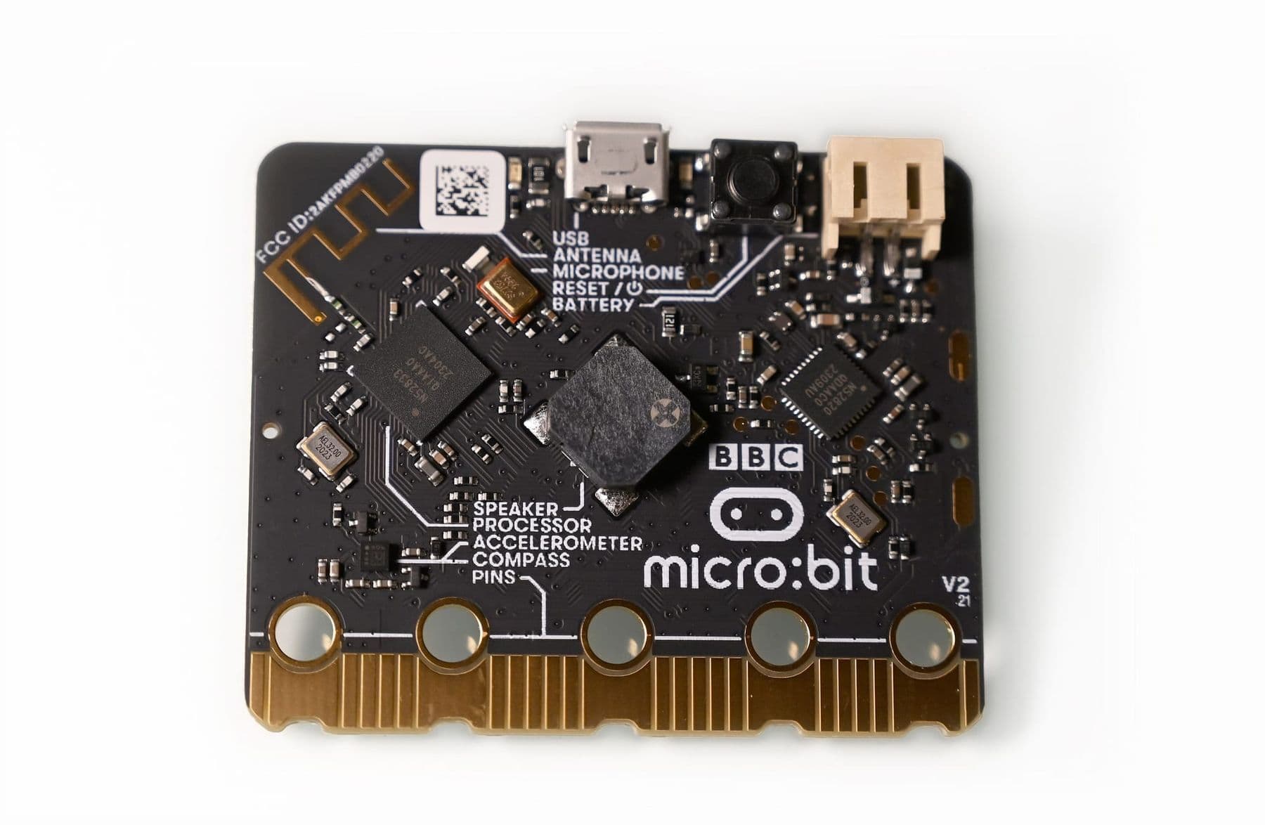 BBC micro:bit V2 ფირფიტა ახლოდან: ღილაკები, სენსორები და კონტაქტები