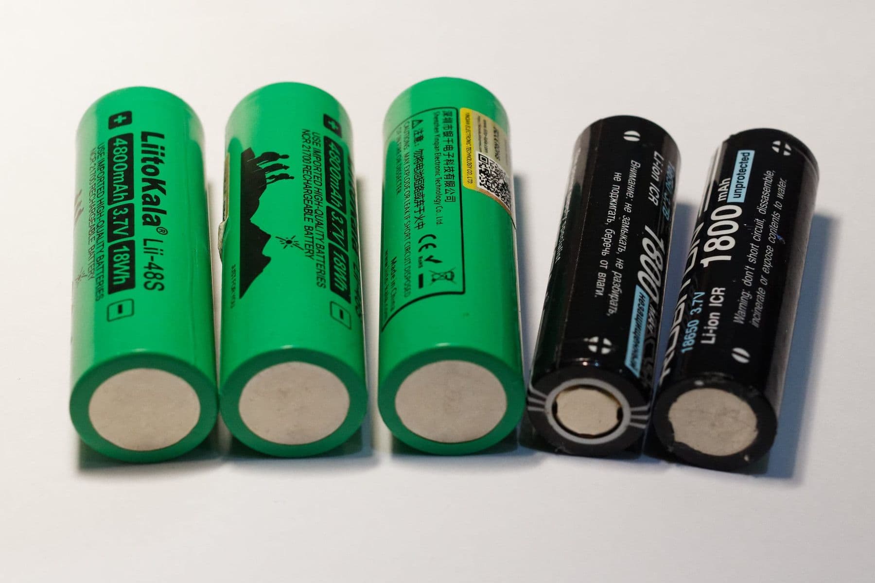 Lithium-ion 18650 and 21700 cells side by side, used to power robots