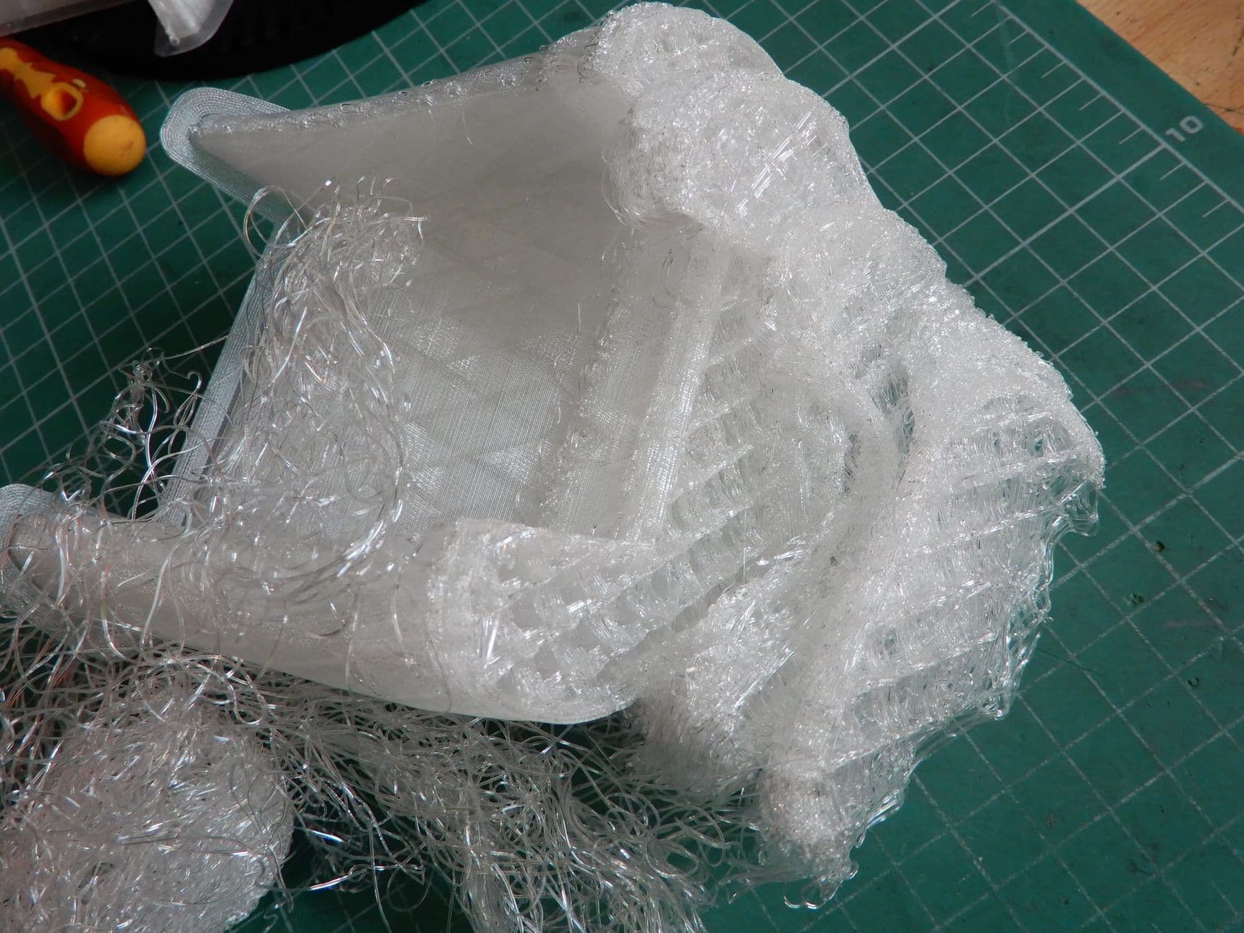 แฉแแจแแแแ 3D แแแญแแแ: แแแแญแแแ แแแแ แแแแกแขแแแกแแก แซแแคแแแจแ แฉแแฎแแแ แแฃแแ แแแขแแแ