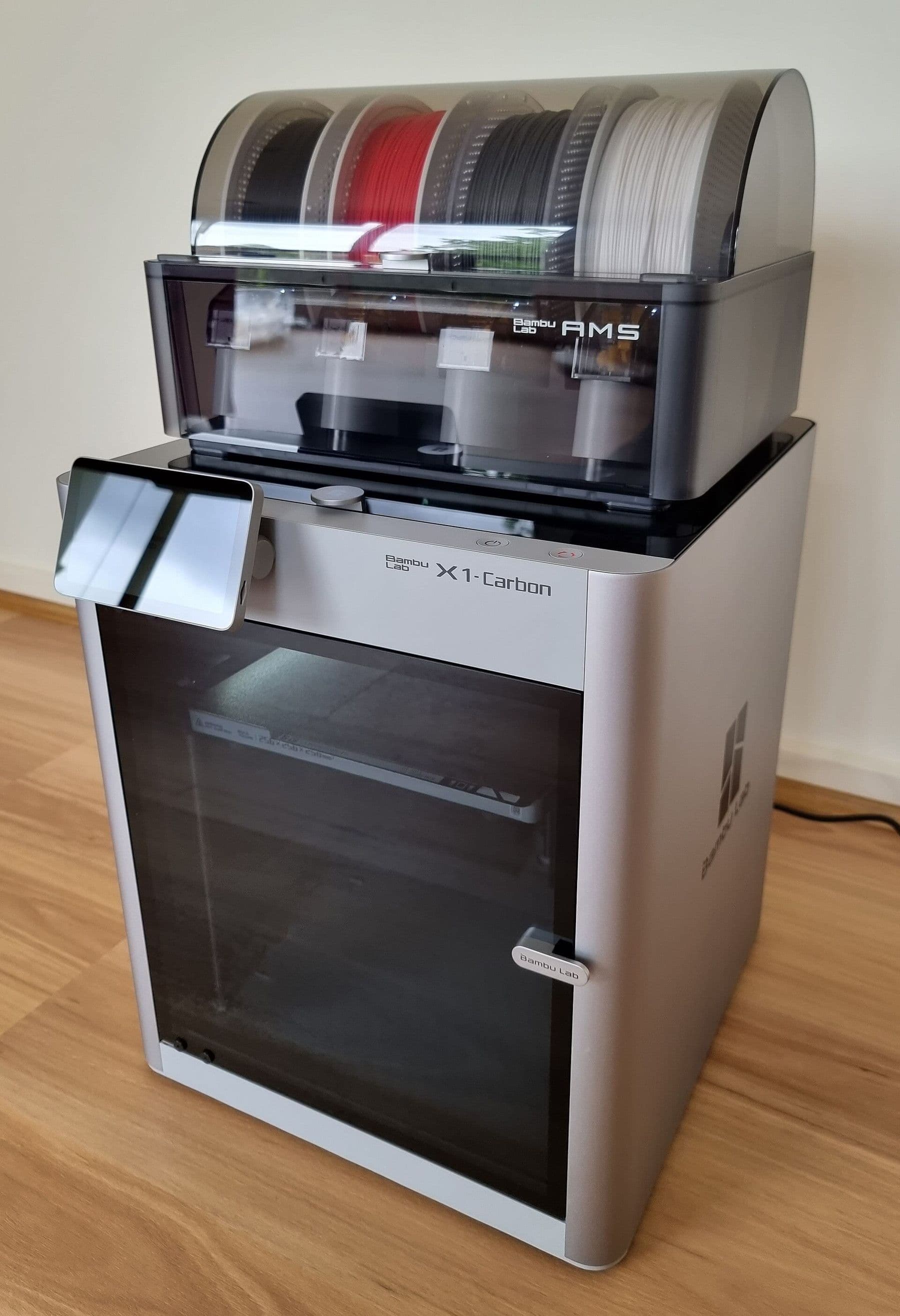 დახურული 3D პრინტერი Bambu Lab X1 Carbon მრავალფერადი ბეჭდვის AMS მოდულით