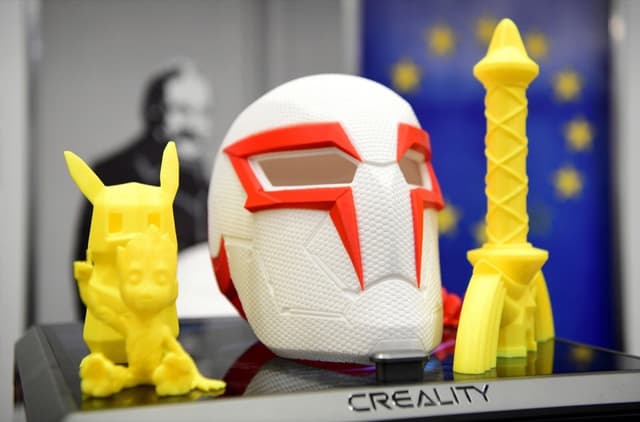 3D ნაბეჭდი ჩაფხუტი და ფიგურები